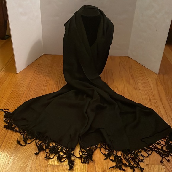 black pashmina. Long, wide, soft,multifunctional, versátil - Picture 16 of 17